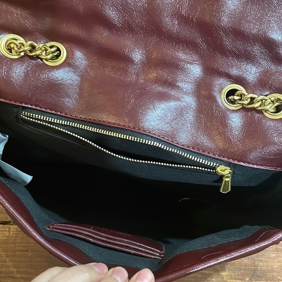 Urban Revivo maroon and gold quilted maroon bag - Picture 3 of 8